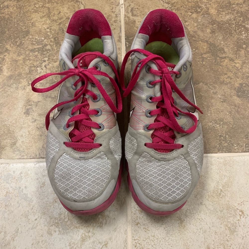 Nike Tennis Shoes